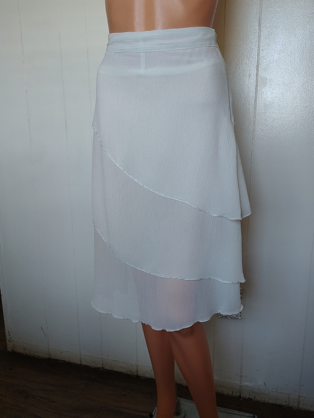 Dating Light White Layered Midi Skirt Size S.